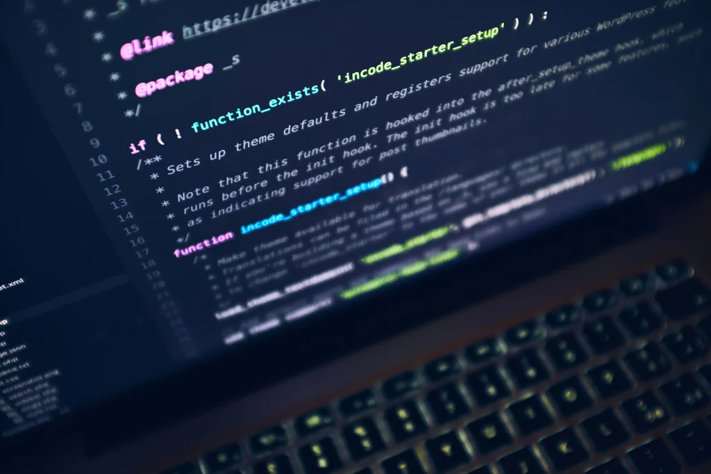Site custom WordPress sau temă gata făcută. Ce alegi și de ce contează